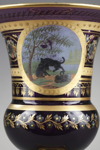Vase Medicis en cristal opalin de couleur améthyste vers 1820-1830 - Verrerie, Cristallerie Style Restauration - Charles X