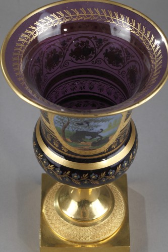 Antiquités - Vase Medicis en cristal opalin de couleur améthyste vers 1820-1830