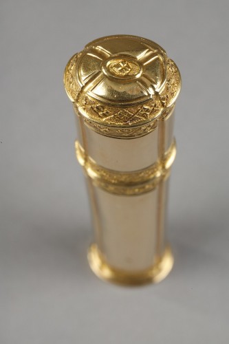 XVIIIe siècle - Étui à cire en or et son blason, travail d'époque Louis XV