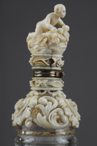 Flacon à parfum cristal et ivoire, XIXe siècle - Objets de Vitrine Style Napoléon III