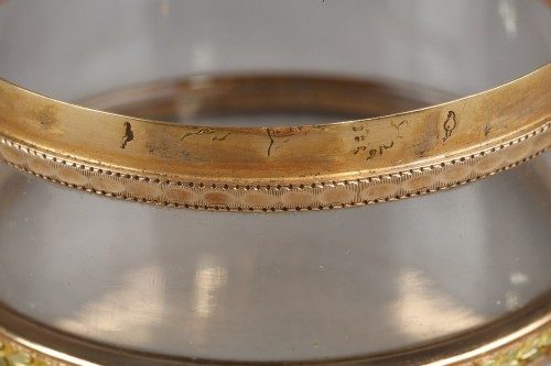 Antiquités - Boite ronde or et cristal, 18e siècle