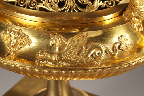 XIXe siècle - Centre de table brûle-parfum en bronze doré et marbre, époque Empire