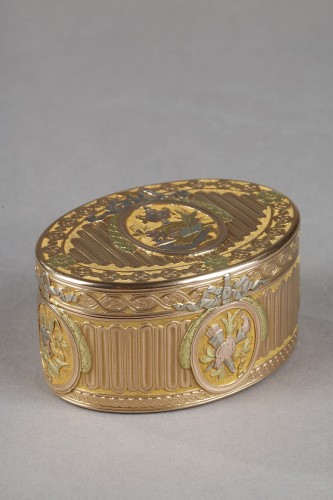 Une tabatière en or du XVIIIème siècle de Francois Chazcroy - Objets de Vitrine Style Louis XV