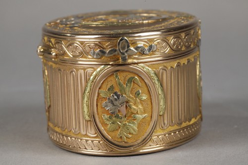 Antiquités - Une tabatière en or du XVIIIème siècle de Francois Chazcroy