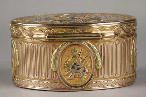 Antiquités - Une tabatière en or du XVIIIème siècle de Francois Chazcroy