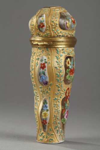 Objets de Vitrine Coffret & Nécessaire - Etui en porcelaine fine à décor émaillé, XIXe siècle