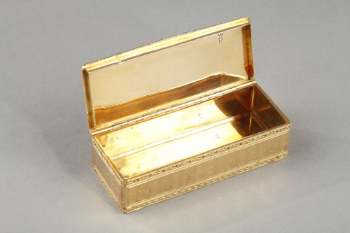 Antiquités - Une tabatiere en or Louis XVI, Genève