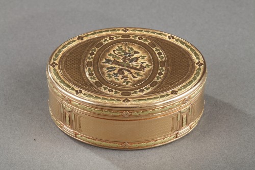 Antiquités - Tabatiere ovale en or d'epoque Louis XVI