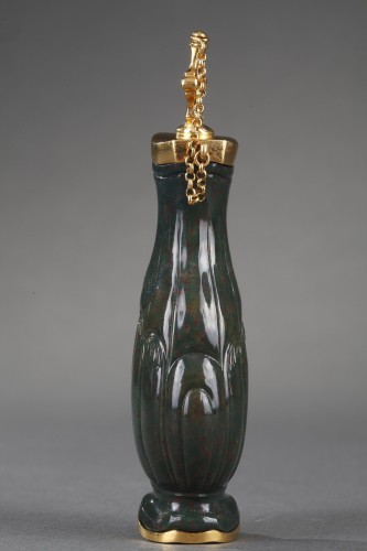 Antiquités - Flacon en jaspe et or, travail anglais du XVIIIe siècle
