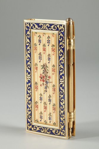 XIXe siècle - Carnet de bal en or et émail. XIXe siècle