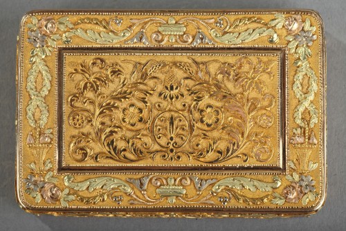 Antiquités - Boite ou tabatière en or début du XIXe siècle