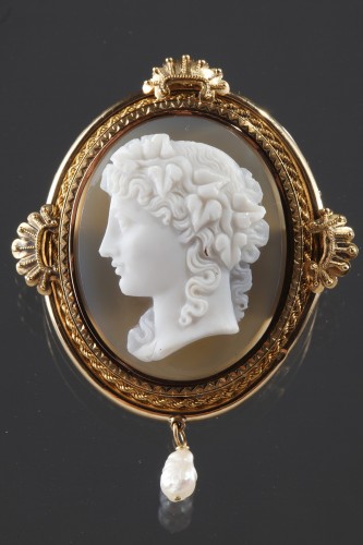 Broche or, perles avec camée sur agate XIXe siècle - Bijouterie, Joaillerie Style Napoléon III