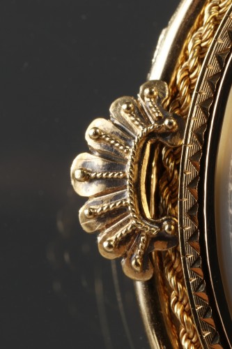 Broche or, perles avec camée sur agate XIXe siècle - Ouaiss Antiquités