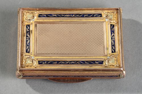 XIXe siècle - Boite en or et émail, début du XIXe siècle