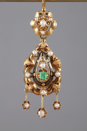 Paire de boucle d'oreilles en or, émail, perles et émeraudes Napoléon III - Bijouterie, Joaillerie Style Napoléon III