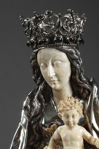 Argenterie et Arts de la table  - Vierge à l'enfant en argent, ivoire et pierres fines