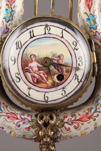Pendule en argent et émail de Vienne XIXe siècle - Horlogerie Style 