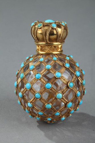 Flacon à parfum cristal, or et turquoises Début XIXe siècle - Objets de Vitrine Style Restauration - Charles X