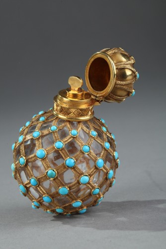 Objets de Vitrine  - Flacon à parfum cristal, or et turquoises Début XIXe siècle
