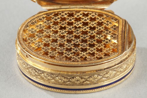 XVIIIe siècle - Vinaigrette or et émail, fin du XVIIIe siècle