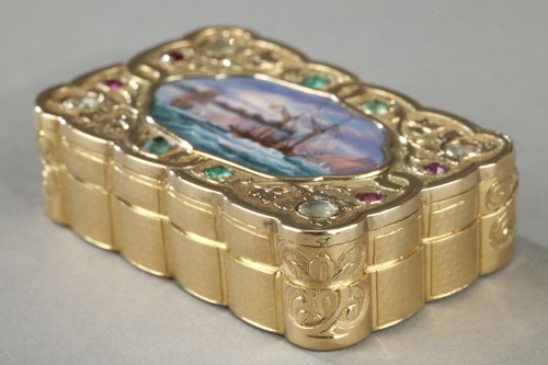 Antiquités - Boite en or et émail pour le marché oriental circa 1820-1830