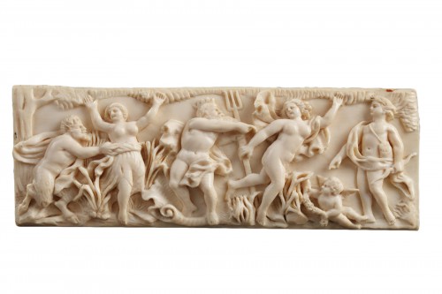 Plaque en ivoire "les amours de Poséidon", travail de la fin XVIIIe siècle