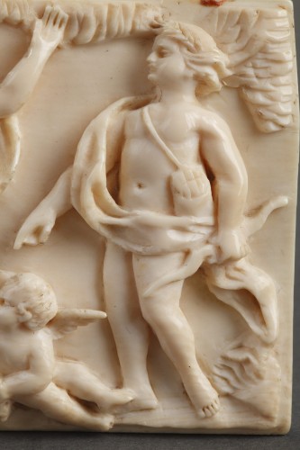 Objets de Vitrine  - Plaque en ivoire "les amours de Poséidon", travail de la fin XVIIIe siècle