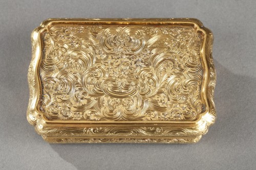 XIXe siècle - Grande boite en or ciselée Hanau,  milieu du XIXe siècle