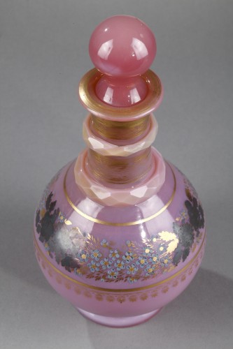 Bouteille en cristal d’opaline "gorge de pigeon" - Verrerie, Cristallerie Style Restauration - Charles X