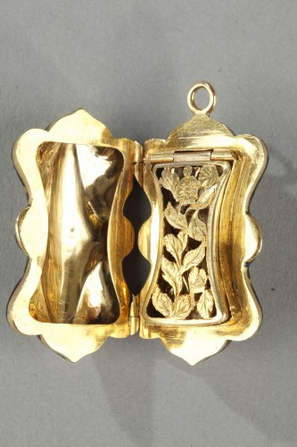 Antiquités - Vinaigrette en or et émail, milieu du XIXe siècle