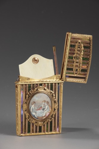 Antiquités - Etui à tablettes,or et vernis martin, seconde partie du XVIIIe siècle