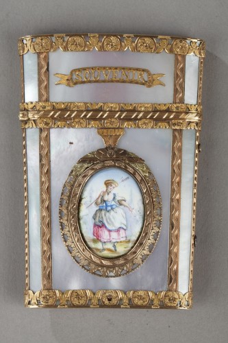 Carnet de bal en or, nacre et émail avec système secret XIXe siècle - Ouaiss Antiquités