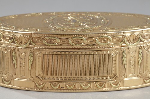 Antiquités - Tabatière en or. Epoque Louis XVI. 1780