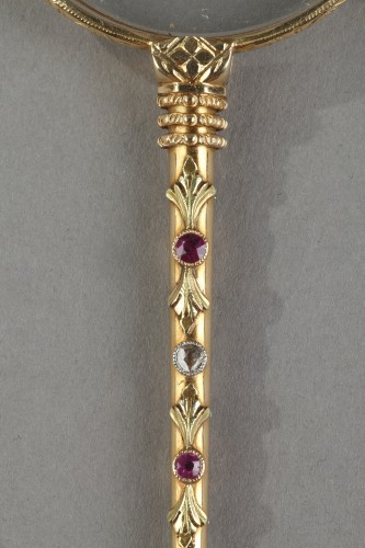 Face à main en or, diamants et rubis XIXe siècle - Ouaiss Antiquités