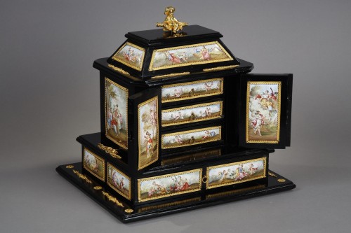 Cabinet en émail de Vienne, bronze doré, placage d'ébène et bois - Vienne fin 19e - Ouaiss Antiquités