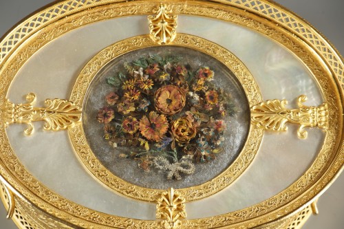Objets de Vitrine Coffret & Nécessaire - Boîte en nacre et bronze doré d'époque Charles X