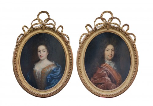 Paire de portraits de forme ovale, École française du 18e siècle