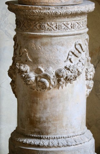 Un putto en terre cuite représentant l’Eté, XVIIIe siècle - Sculpture Style 
