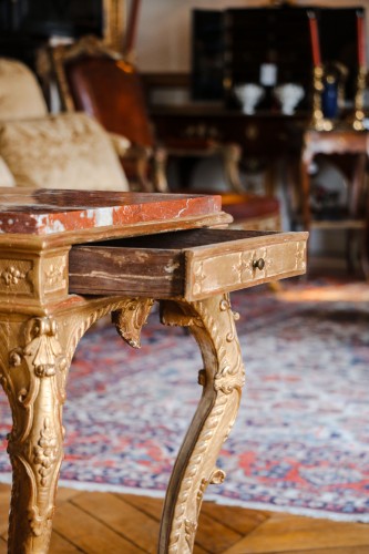 XVIIIe siècle - Table console de milieu en bois doré