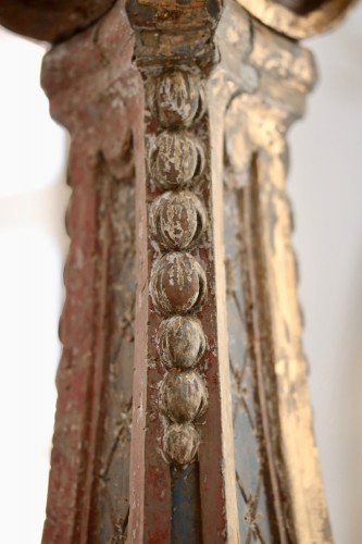 XVIIIe siècle - Paire de porte-torchères en bois peint polychrome et doré sculpté