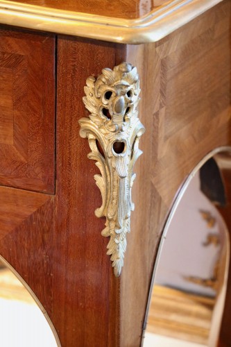 Antiquités - Perruquière marquetée de bois d’amarante