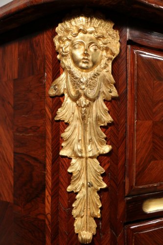 Commode à deux tiroirs en palissandre, vers 1720-1730 - Régence