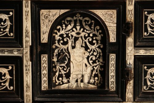 Cabinet en ébène de Macassar et os, Lombardie début XVIIe siècle - Mobilier Style 