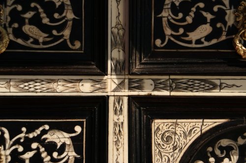 Cabinet en ébène de Macassar et os, Lombardie début XVIIe siècle - Galerie Pellat de Villedon