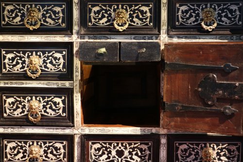  - Cabinet en ébène de Macassar et os, Lombardie début XVIIe siècle