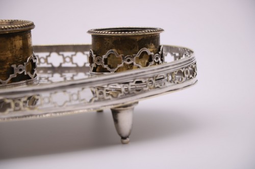 XVIIIe siècle - Encrier en métal argenté de forme ovale