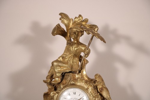 Pendule rocaille en bronze doré et ciselé - Horlogerie Style Louis XV