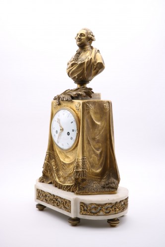 Pendule en bronze doré et ciselé à la « palme du souvenir » - Galerie Pellat de Villedon