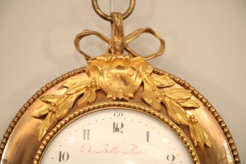 Horlogerie Cartel - Oeil de boeuf orné de bronzes dorés d'époque Louis XVI