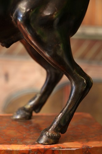 XVIIIe siècle - Important bronze d’un cheval cabré